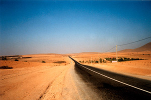 19.11.1998 - Auf dem Weg nach Tafraoute - Sand, Trockenheit und Hitze in der Wüste und trotzdem sehr beeindruckend...