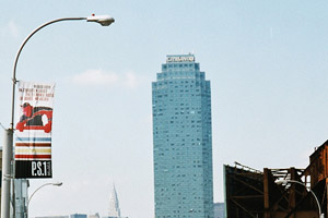 05.10.2002 - In Queens, Kreuzung nähe MoMA (temporärer Aufenthalt des Museums)