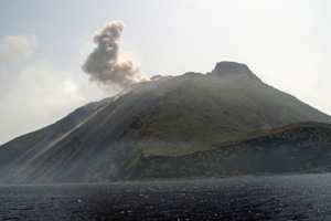 24-07-07 - Island Stromboli with volcano Stromboli: small eruption - it is active