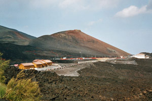 13-06-04 - Etna - Nicolosi north - aftermath of an eruption shows traces of devastation