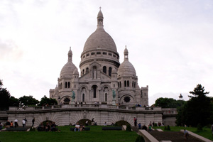 02-06-08 - Impressing basil at the Montmartre in Paris