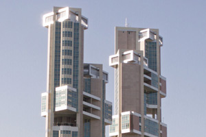 21.11.2009 - Hochhäuser neben dem Cheonggyecheon Fluss