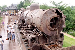 14.08.2010 - Dampflokomotive im Imjingak Park mit Einschusslöchern