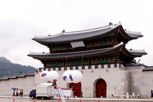 14-08-10 - Gate of the Deoksugung Temple