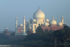 17.12.2011 - Im Agra Fort - Erster Blick auf Taj Mahal