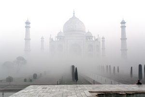 18.12.2011 - Taj Mahal im Nebel