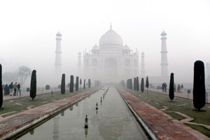 18-12-11 - Taj Mahal in the morning mist