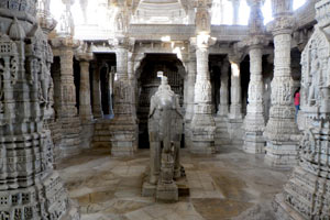 26.12.2011 - Tempelanlage von Ranakpur - drinnen