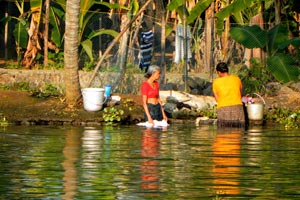 04.01.2012 - Backwaters bei Alleppey - Leben in den Backwaters - Waschtag