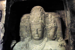 17.01.2012 - Statuen und Tempel in den Höhlen der Elefanteninsel