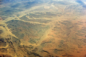 14.02.2013 - Blick aus dem Flugzeug auf die Wüste