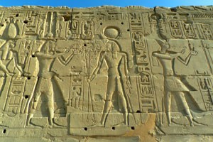 15.02.2013 - Relief Statuen im Karnak Tempel