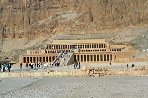 20.02.2013 - Stufentempel der Hatschepsut, der Pharaonin in Theben West