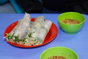 14-02-15 - Fresh spring rolls (Nem) from street food kitchen