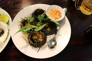 07-03-15 - Nightmarket with fresh fish and seefood: delicious sea urchin