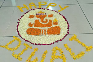 05.11.2015 - Blumenteppich zu Diwali