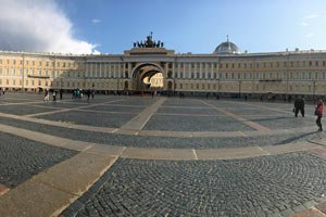 01-10-19 - Large palace square at the Hermitage in Saint Petersburg