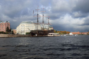05-10-19 - Cruising to Peterhof Palace: Sight to river Newa and legacy three-master