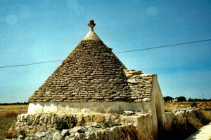 02.06.2001 - Häuser in Trullibauweise auf dem Weg nach Alberobello