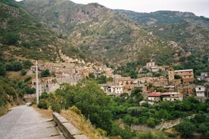 30.05.2003 - In Galliciano, dem mittelalterlichen Städtchen ganz im Süden