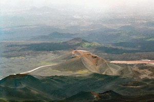 14.06.2004 - Ätna (Etna) - Blick auf den erloschenen Krater Monte Silvestri