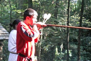 16.09.2006 - Blasrohrschiessen im Cherokee Reservat im Dorf Oconaluftee