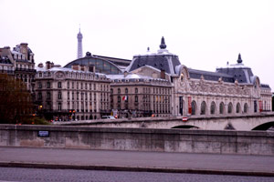 17.04.2008 - Pyramide im Innenhof des Louvre