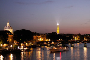 24.06.2009 - Eiffelturm und die Seine bei Nacht
