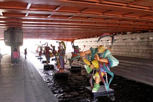 21-11-09 - Sculptures at river Cheonggyecheon