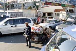 21-11-09 - Human transporter in the modern town