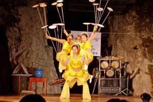 29-11-09 - Presentation in the Eonyang Amethyst Cave