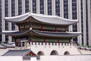14-08-10 - New and Old at the Deoksugung Palace