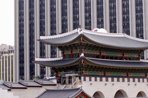 14-08-10 - New and Old at the Deoksugung Palace