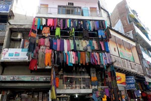 14.12.2011 - Bunter Treiben unweit vom Main Baazar