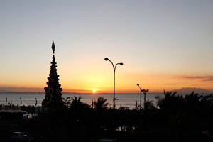 05.01.2016 - Sonnenuntergang über dem Meer von der SM Mall of Asia gesehen