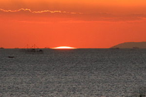 05.01.2016 - Sonnenuntergang über dem Meer von der SM Mall of Asia gesehen