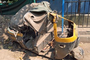 31.10.2015 - 20 Kilometer Tour - auf Schusters Rappen - durch Bandra - Autorikshaw hat Totalschaden