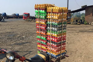 07.02.2016 - Bei Chiplun - Eiertransport - cool!