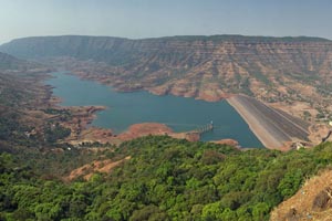 12.03.2016 - Blick vom Elephants Head Point auf den Dhom Lake (Old Mahabaleshwar)