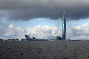 05.10.2019 - Fahrt mit dem Schiff zum Schloss Peterhof: Gazprom-Tower (Lakhta Center) - höchster Turm in Europa