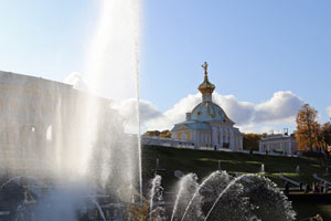 05.10.2019 - Sonnenschein auf der Insel Peterhof etwas ausserhalb von Sankt Petersburg