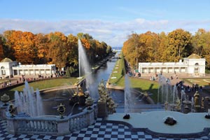 05.10.2019 - Sonnenschein auf der Insel Peterhof etwas ausserhalb von Sankt Petersburg