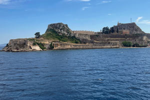 15.06.2022 - Blick auf die Festung von Kerkira auf der Fähre nach Igoumenitsa